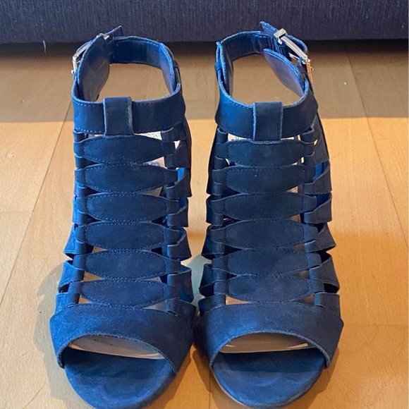 Vince Camuto blue suede sandals, size 7.5 - Picture 2 of 3